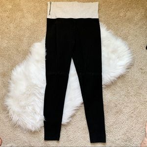 VICTORIA SECRET Yoga Pants (Size M)
